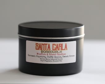 Vela Santa Carla Boardwalk, inspirada en películas de terror, aroma a palomitas de maíz con caramelo.