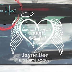 Repose en paix svg pour sticker voiture, autocollant souvenir affectueux avec des ailes d'ange svg, sticker vinyle personnalisé svg Memorial, sticker fenêtre png, RIP png