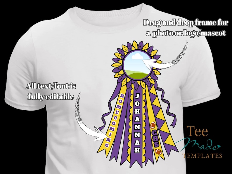 Pu&ograve; includere: T-shirt bianco con un design personalizzabile per il ritorno a casa. Il design include una cornice circolare per una foto o un logo, con nastri viola e gialli. Il testo sui nastri recita "HOMECOMING", "JOHANNAH" e "CHS".