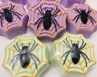 Bomba de baño de telaraña de Halloween: Bombas efervescentes de baño espeluznantes con aroma a pera y bayas