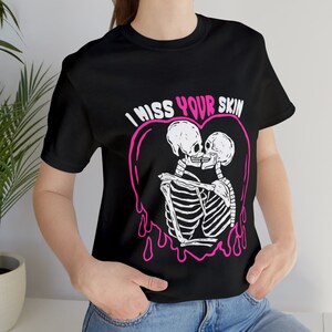 Tęsknię za Twoją skórą Koszulka unisex z krótkim rękawem