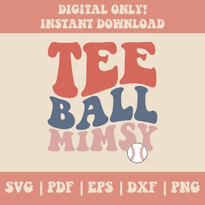 Op de afbeelding: Een digitale download van een retro-grafisch ontwerp met de tekst "TEE BALL MIMSY" in rood, blauw en roze met een baseball-afbeelding. De tekst is in een vetgedrukt, afgerond lettertype. Het ontwerp is perfect voor het maken van T-shirts, mokken of andere knutselprojecten.