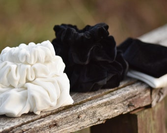 Samt XXL Classic Black + White- Regular + Mini Scrunchies, Klassische schwarze Samt Scrunchies, XXL Oversized Scrunchies, In 3 Größen