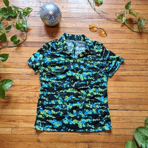 70s&#39; Poly Green Disco Top // 1970s&#39; Blouse // Vintage Psychedelic Top
