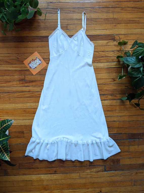 Perfect 1950's Small White Floral Nightgown