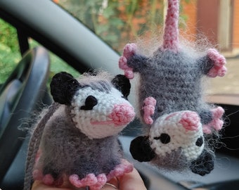 Simpatico Ciondolo Per Auto A Forma Di Opossum, Fatto A Mano - 3