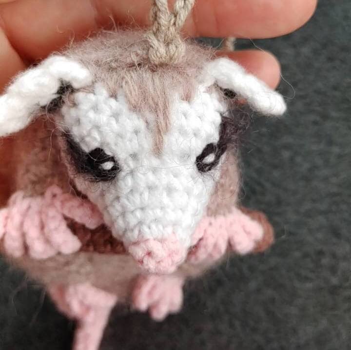 Simpatico Ciondolo Per Auto A Forma Di Opossum, Fatto A Mano - 6