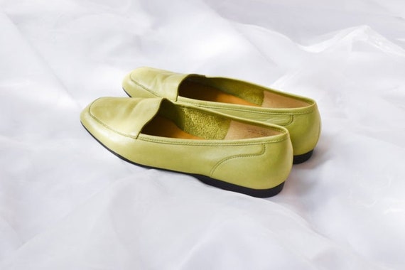 90's Matcha Green Leather Loafers Flats / Size 6