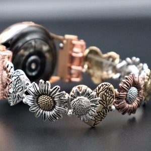 Handgefertigtes dreifarbiges Blumen-Herz-Apple Samsung Fitbit-Armband, individuell 40 mm 41 mm 44 mm 45 mm.  Fitbit Versa 1 2 3 Sense, Dehnbares Band
