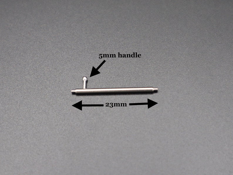 K&ouml;nnte beinhalten: Ein silberner Federsteg f&uuml;r ein Uhrenarmband mit einem 5 mm Griff und einer L&auml;nge von 23 mm.