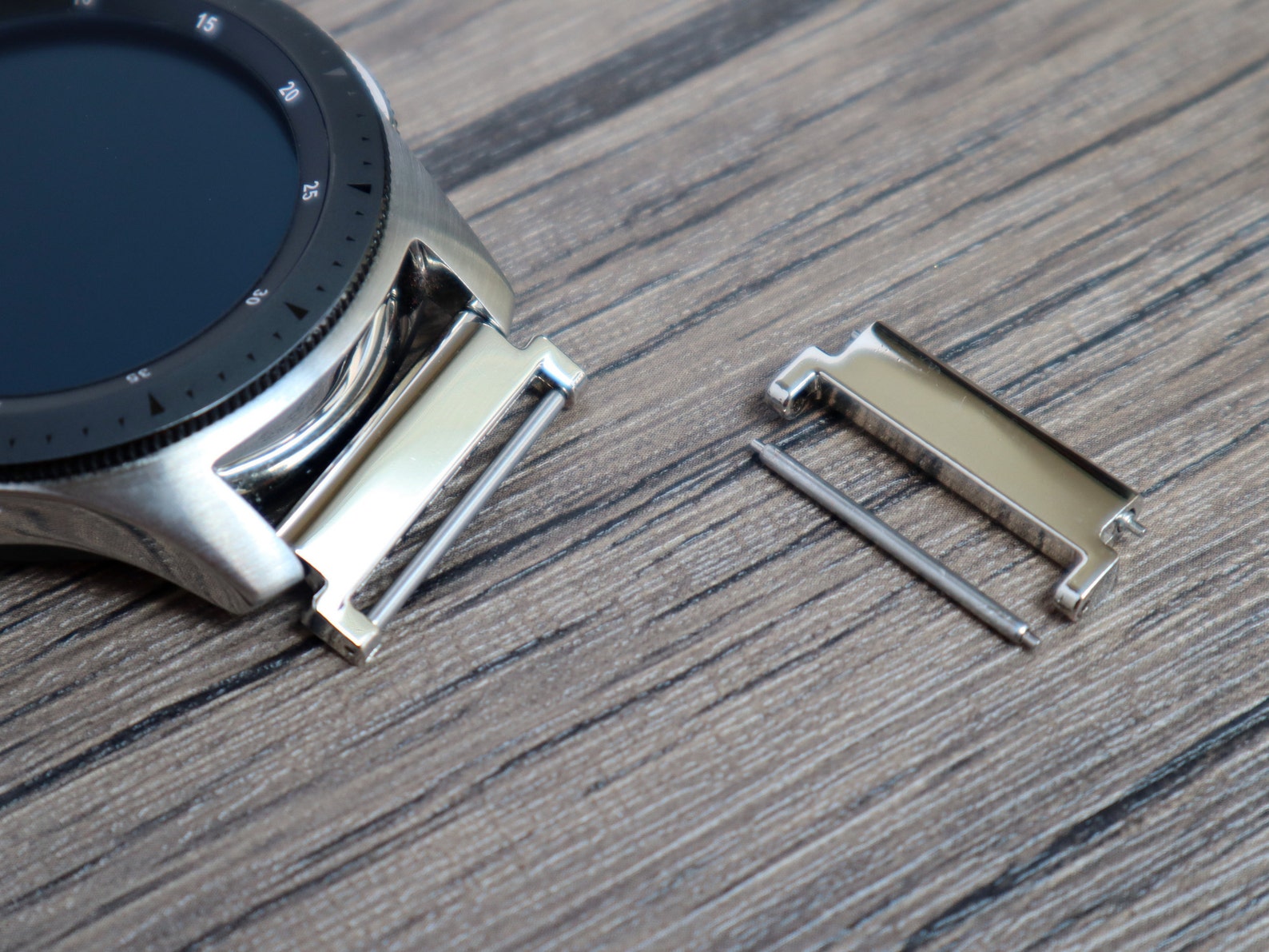 samsung galaxy watch difference between 42mm and 46mm