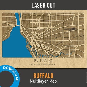 Peut inclure: Carte de Buffalo, New York, découpée au laser, sur fond de bois brun et d'eau bleue. La carte est un design multicouche et comprend les coordonnées 42°53′ 11.22" N.-78 52 42.13" W. Le texte "BUFFALO" est imprimé sous la carte. Le texte "TÉLÉCHARGEMENT NUMÉRIQUE" est imprimé dans un cercle bleu sur le côté gauche de l'image. Le texte "World Wood Art" est imprimé dans un carré sur le côté droit de l'image.