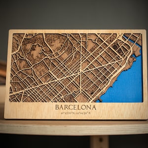 Carte en bois de Barcelone| Carte de la ville 3D | Découpes de rue en bois | Carte en bois 8x12 | carte découpée au laser en bois 3D | Capitale catalane | Décor de bureau