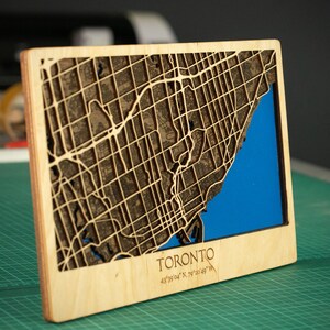 Mapa de la calle de Toronto, decoración de madera, mapa de la ciudad 3D, decoración rústica de madera, mapas de Ontario Canadá, hermoso mapa de Toronto, arte de viaje, boda de regalo