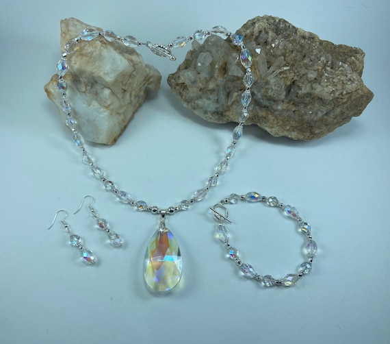 Teardrop Crystal Pendant Necklace Bracelet and Earrings Set 