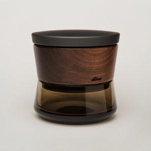 Premium Grinder| Zwei einstellbare Mahlgrade | Made in Germany | Deutsches Qualitäts Holz, Mundgeblasenes Glas, Rostfreier Edelstahl