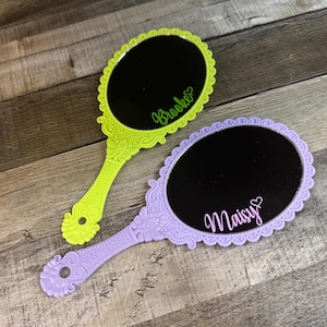Personalisierter Handspiegel | Benutzerdefinierte Spiegel | Bunte 10-Zoll-Kunststoff-Handspiegel | Geburtstag Gastgeschenk | Junggesellinnenabschied