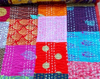 Edredón de patchwork multicolor indio / Patola Silk Kantha Quit King / Twin All Sizes Colcha colcha Cubierta (diseño surtido)