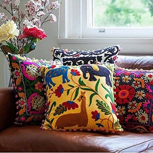 Suzani bawełniana haftowana poduszka dekoracyjna poszewka w stylu vintage do domu (różne kolory)