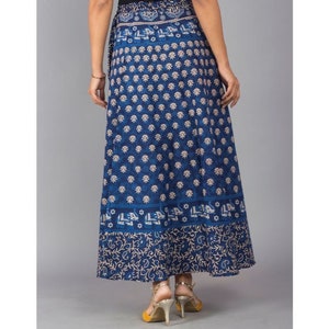Bawełniana kopertowa spódnica w kolorze indygo niebieska zdjęcie 4