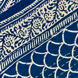 Courtepointes Kantha en coton fait main Indigo motifs assortis image 6