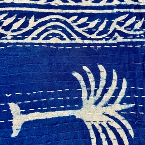 Courtepointes Kantha en coton fait main Indigo motifs assortis image 3