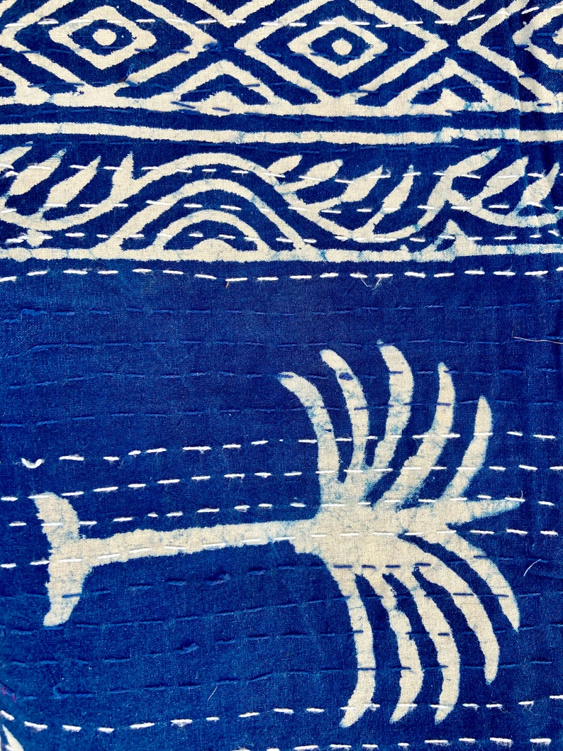 Courtepointes Kantha en coton fait main Indigo motifs assortis image 3