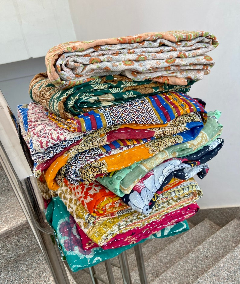 Lote al por mayor de mantas de tiro Kantha de algodón vintage indio hechas a mano Sari Kantha imagen 3