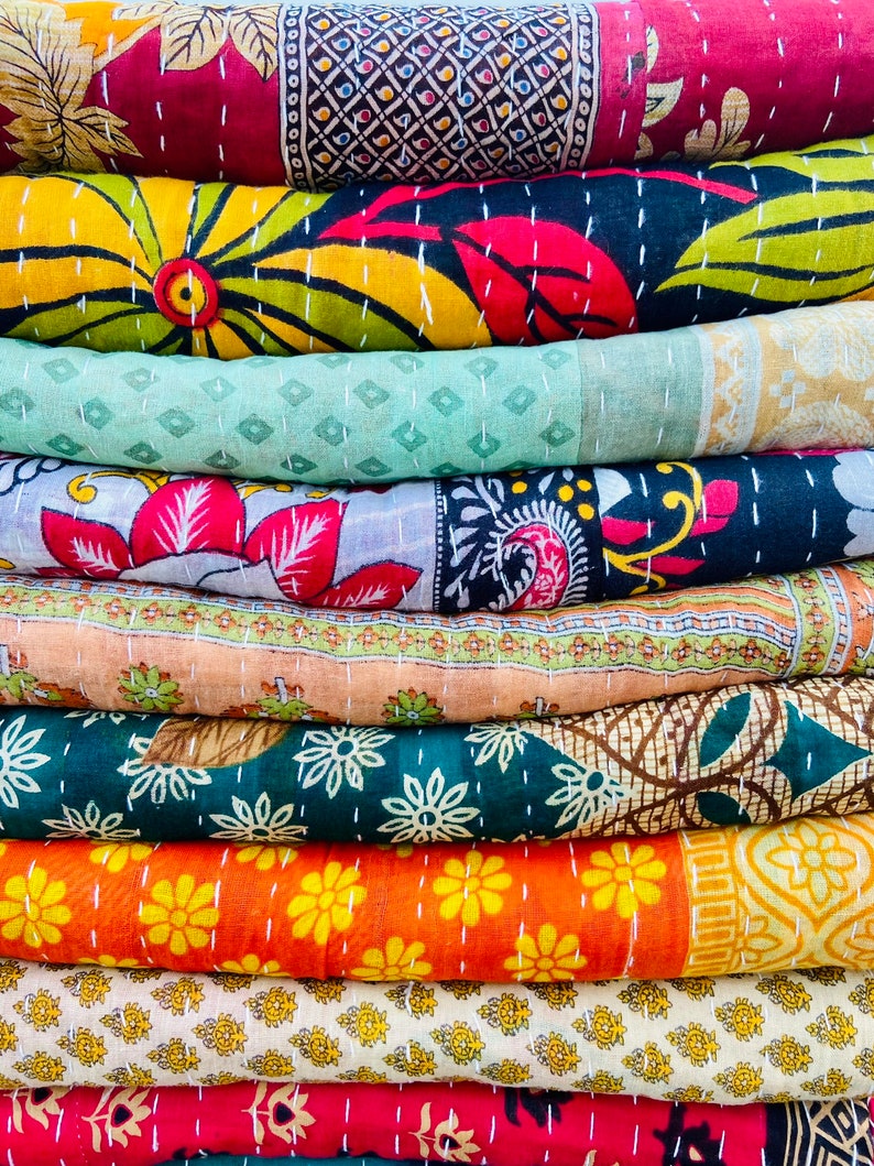 Lote al por mayor de mantas de tiro Kantha de algodón vintage indio hechas a mano Sari Kantha imagen 2