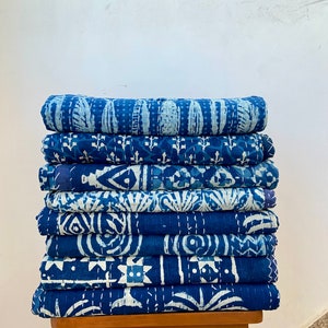 Courtepointes Kantha en coton fait main Indigo motifs assortis image 2