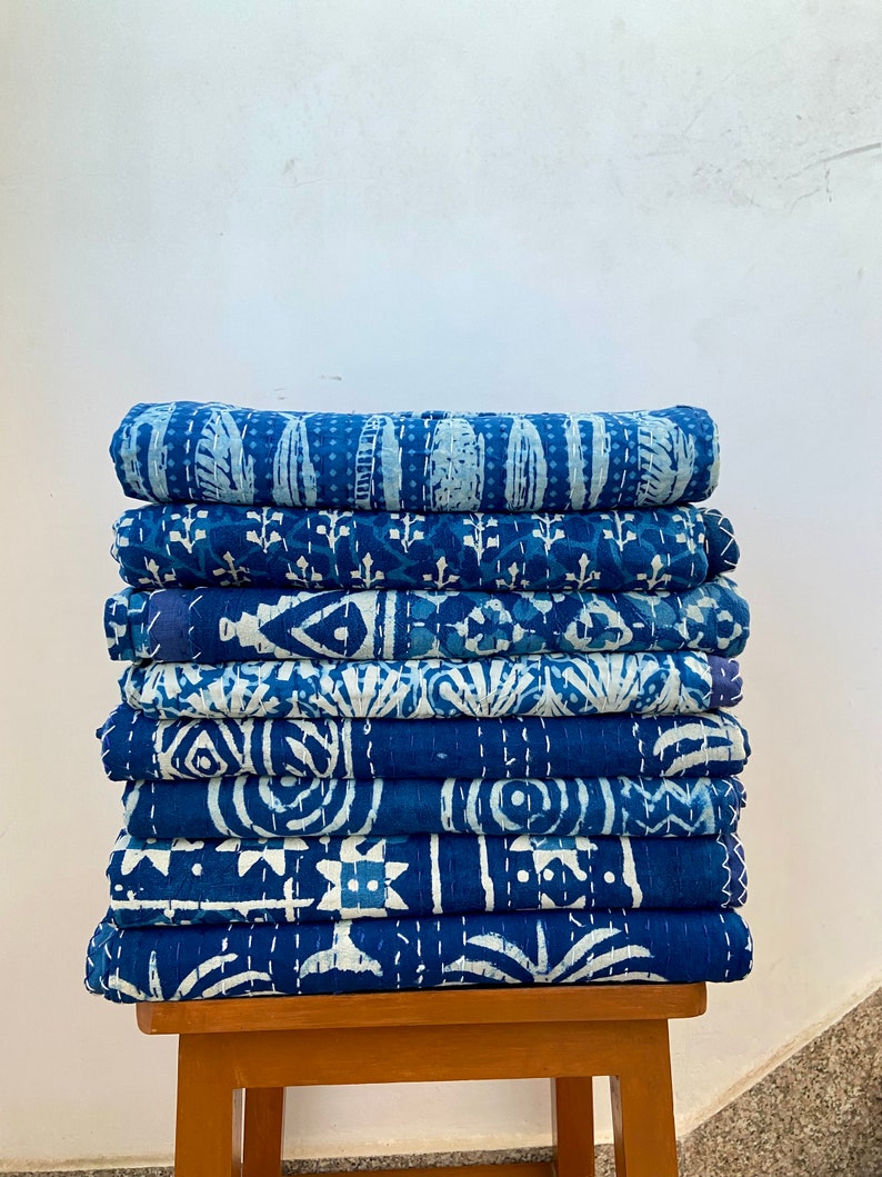 Courtepointes Kantha en coton fait main Indigo motifs assortis image 2