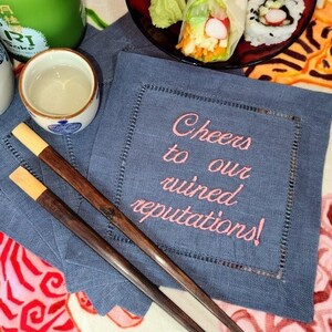 Bestickte Cocktailservietten aus Leinen, Ihr Text oder unserer, lustige Servietten, Cocktailparty, Geburtstag, Mädchennacht, Monogramm-Servietten