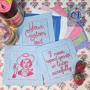 面白いカスタム刺繍リネンカクテルナプキン、あなたのテキストまたは私たちのテキスト、リネンカクテルナプキン、バーカート、親友へのギフト、パーソナライズされた布ナプキン
