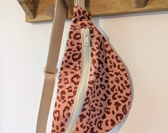 Children's leopard velvet fanny pack