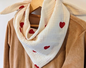 Baby child double gauze scarf in ecru cotton with red heart pattern