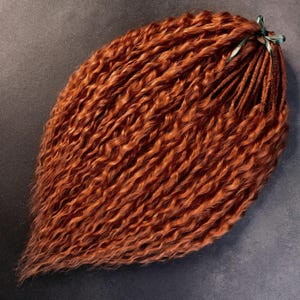 Gemberrode krullende dreadlocks: oranje gehaakte synthetische dread-extensies