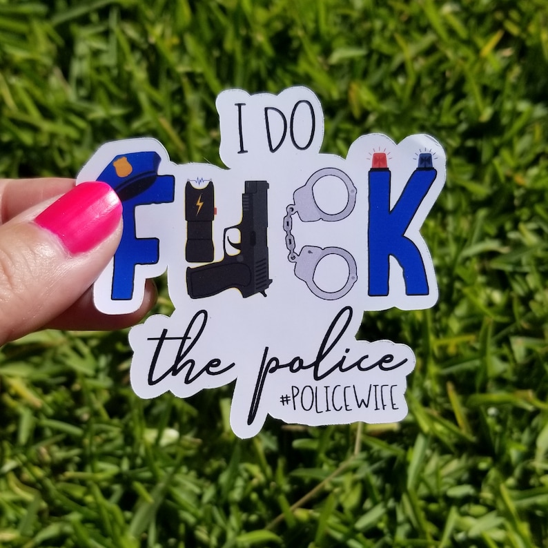Pegatina "Me follo a la policía", regalo para la esposa de un policía, brillante de 7,6 cm, resistente a la intemperie, pegatina para botella de agua, pegatina para vaso, apoya a la policía. imagen 1