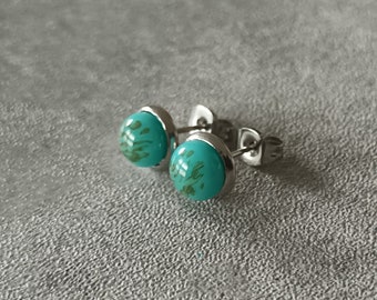 Small 7mm turquoise and amber glass stud earrings - Neutral everyday hypoallergenic earrings