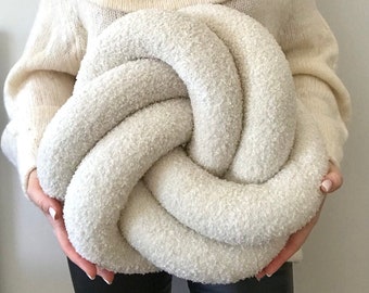 White Bouclé Round Pillow, Textured Throw Cushion, Celtic Knot Pillow, Cute Decorative Accent Pillow, Minimalist Home Decor Gift