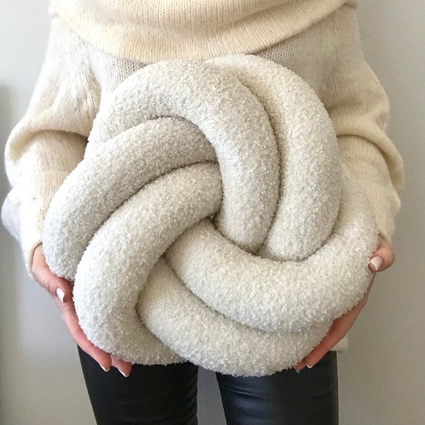 Cuscino Boucle Knot, cuscino carino in nodo Swirl, cuscino nodo piatto, cuscino boucle decorativo, cuscino rotondo carino, design svedese originale