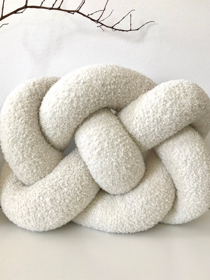 Oreiller bouclé blanc, oreiller noeud bouclé en noeud infini, coussin noeud scandinave, oreiller décoratif mignon, design suédois original image 3