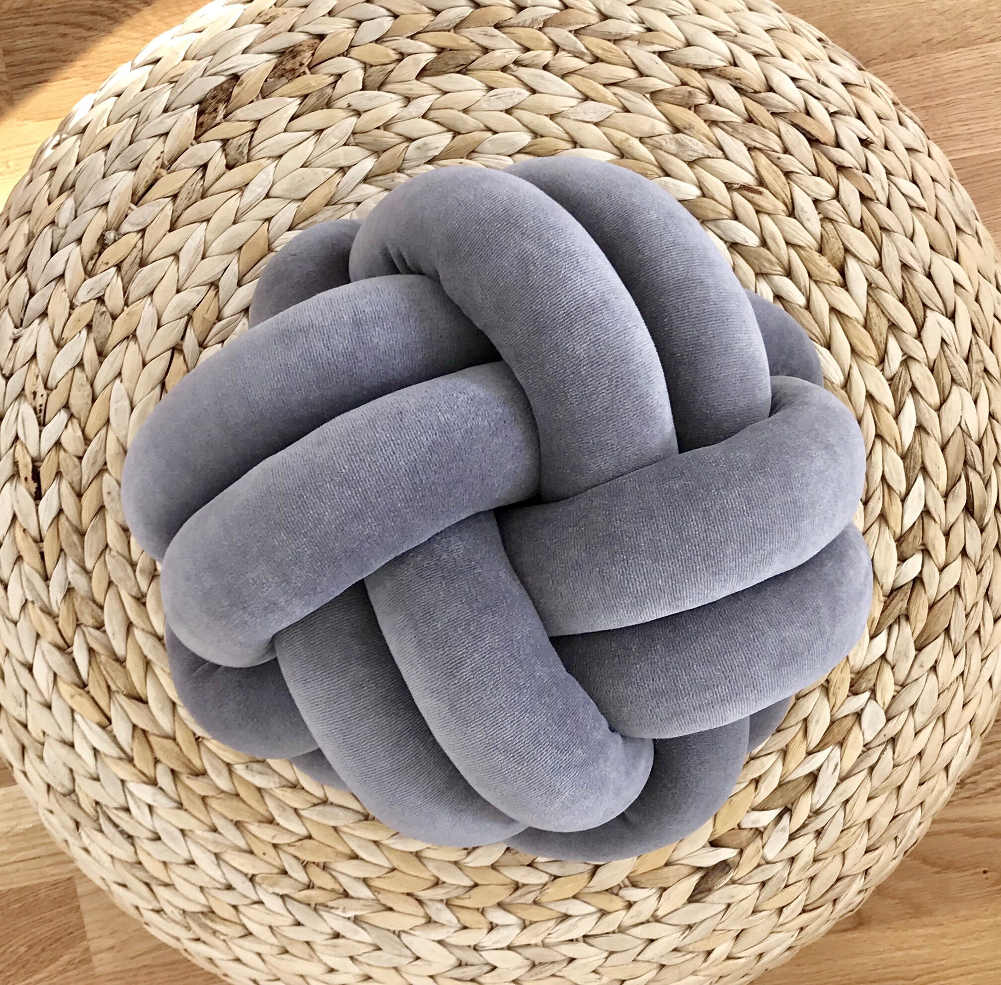 グレーノットクッション、スカンジナビアのミニマリストデザイン