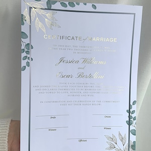 Certificat de mariage de luxe déjoué | mariage | mariage | motif floral vert | support | certificat | feuilles | eucalyptus | contrat de mariage