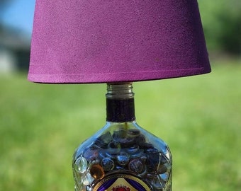 Lampe recyclée pour bouteille d'alcool Crown