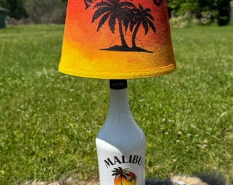 Lampe recyclée bouteille d'alcool Malibu