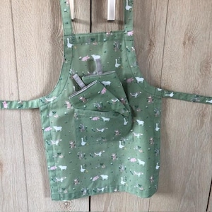 Children&#39;s apron, cooking apron, baking apron, children&#39;s gloves for playing
