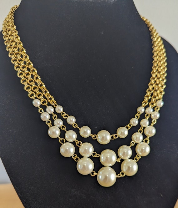 Avon Triple Gold Chain Graduated Pearl Necklace 20