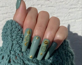 Artenis - Press on nails in green with aventurine natural stones and golden accents