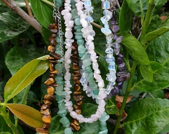 Necklace choker made of natural stones and crystals