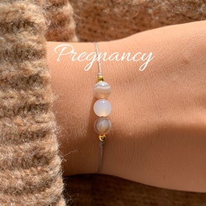 Pulsera de protección del nacimiento del embarazo Pulsera de embarazo Ágata de Botswana Piedras preciosas Cristales Regalo Pulsera de protección personalizada imagen 1
